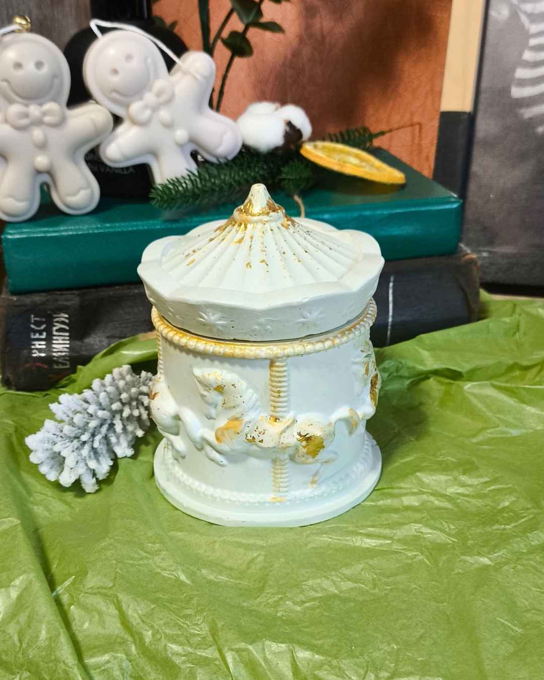 golden-mint-jar-lumivera-3