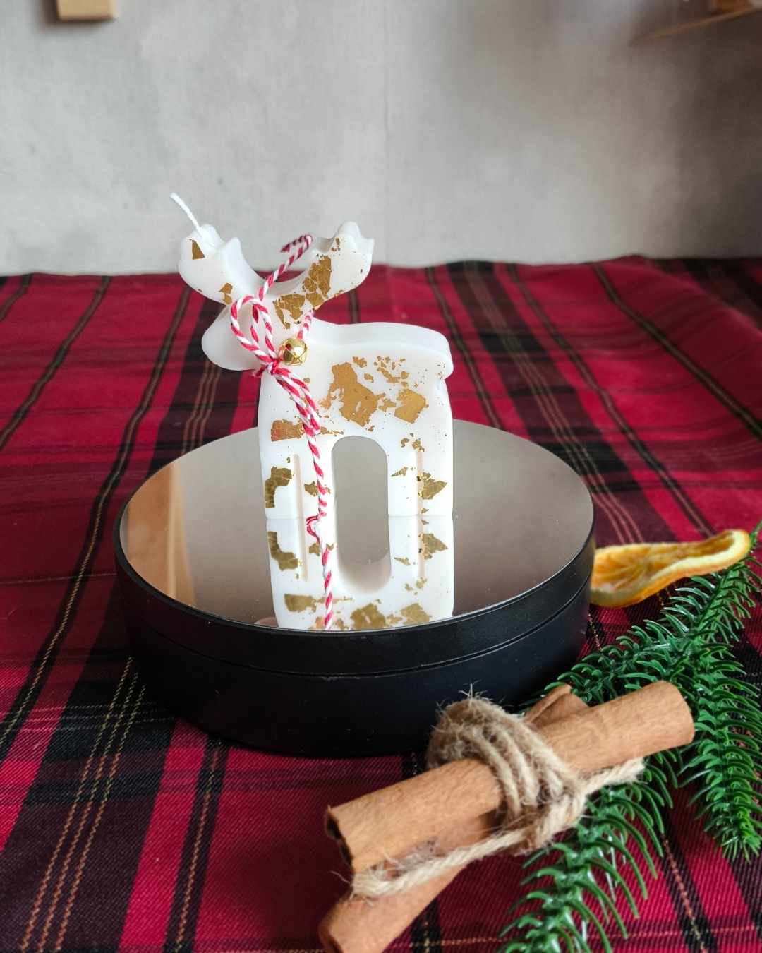 frosted-reindeer-small-lumivera-1