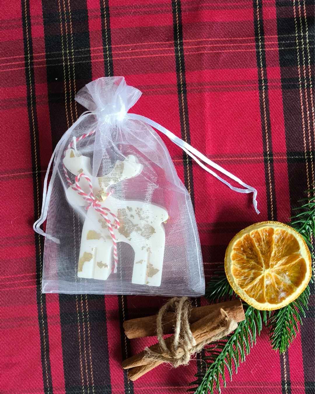 frosted-reindeer-small-lumivera-2