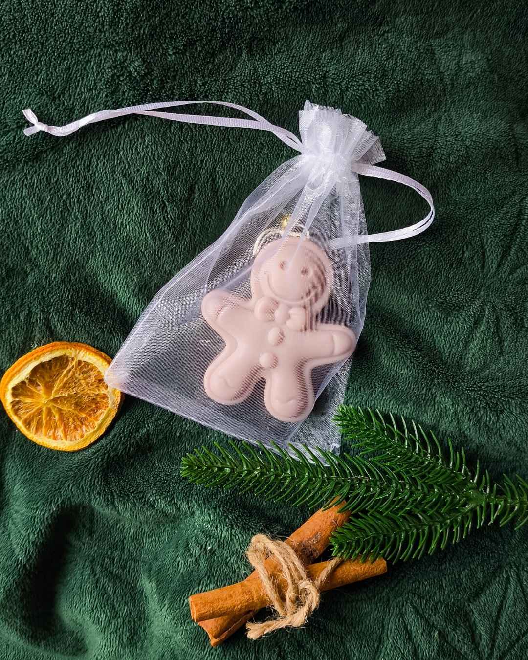 gingerbread-charm-lumivera-2