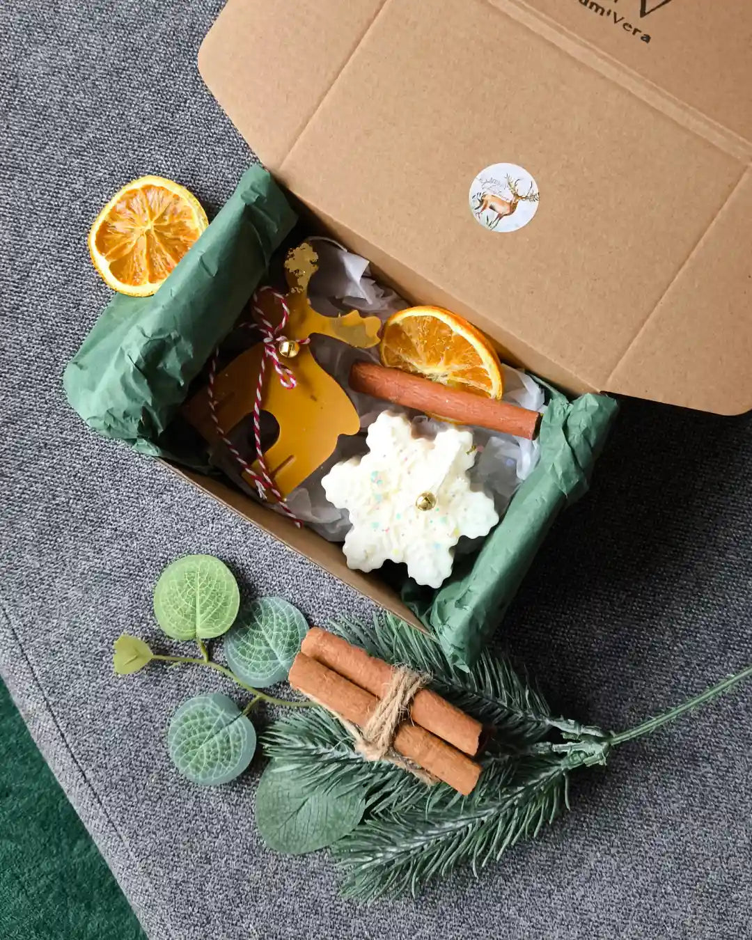 golden-reindeer-lumivera-3