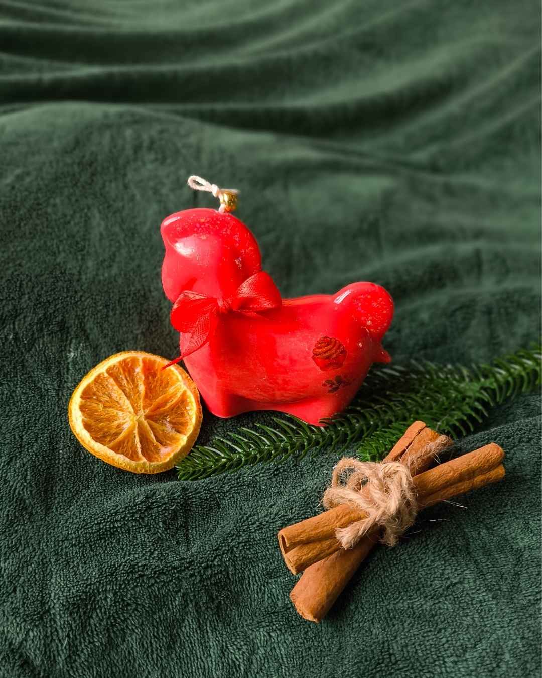 red-snow-horse-lumivera-1