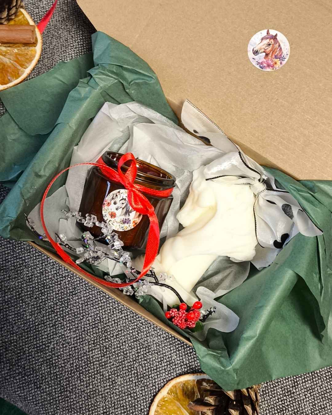 white-horse-glow-set-lumivera-1