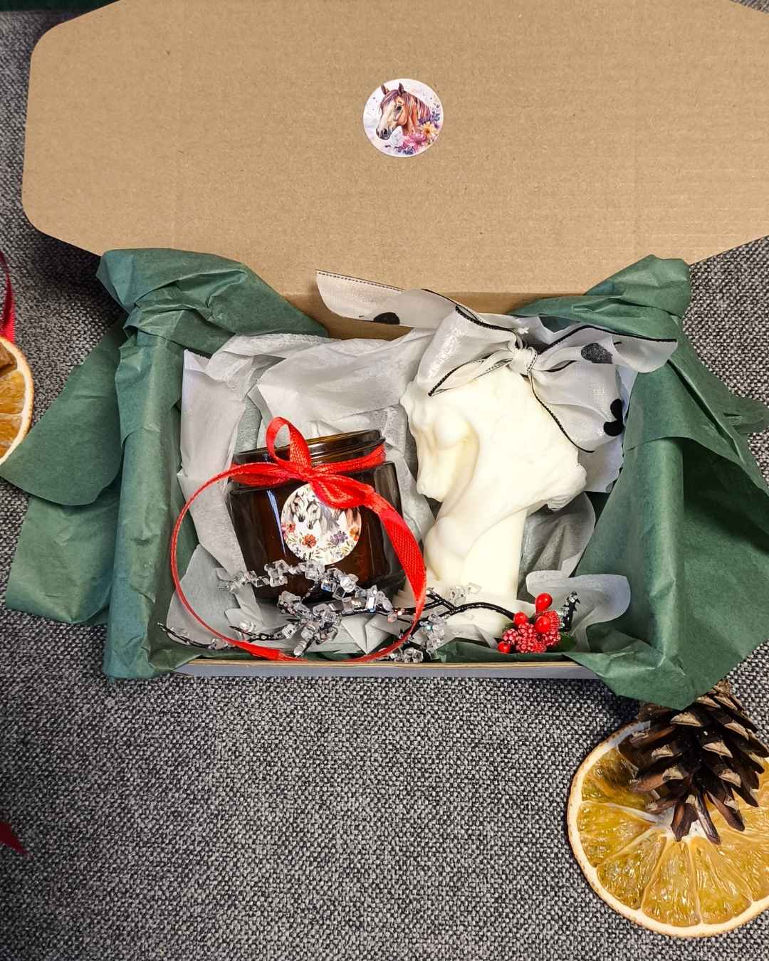 white-horse-glow-set-lumivera-2