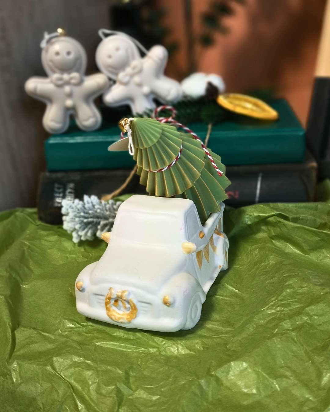 winter-tree-car-lumivera-2